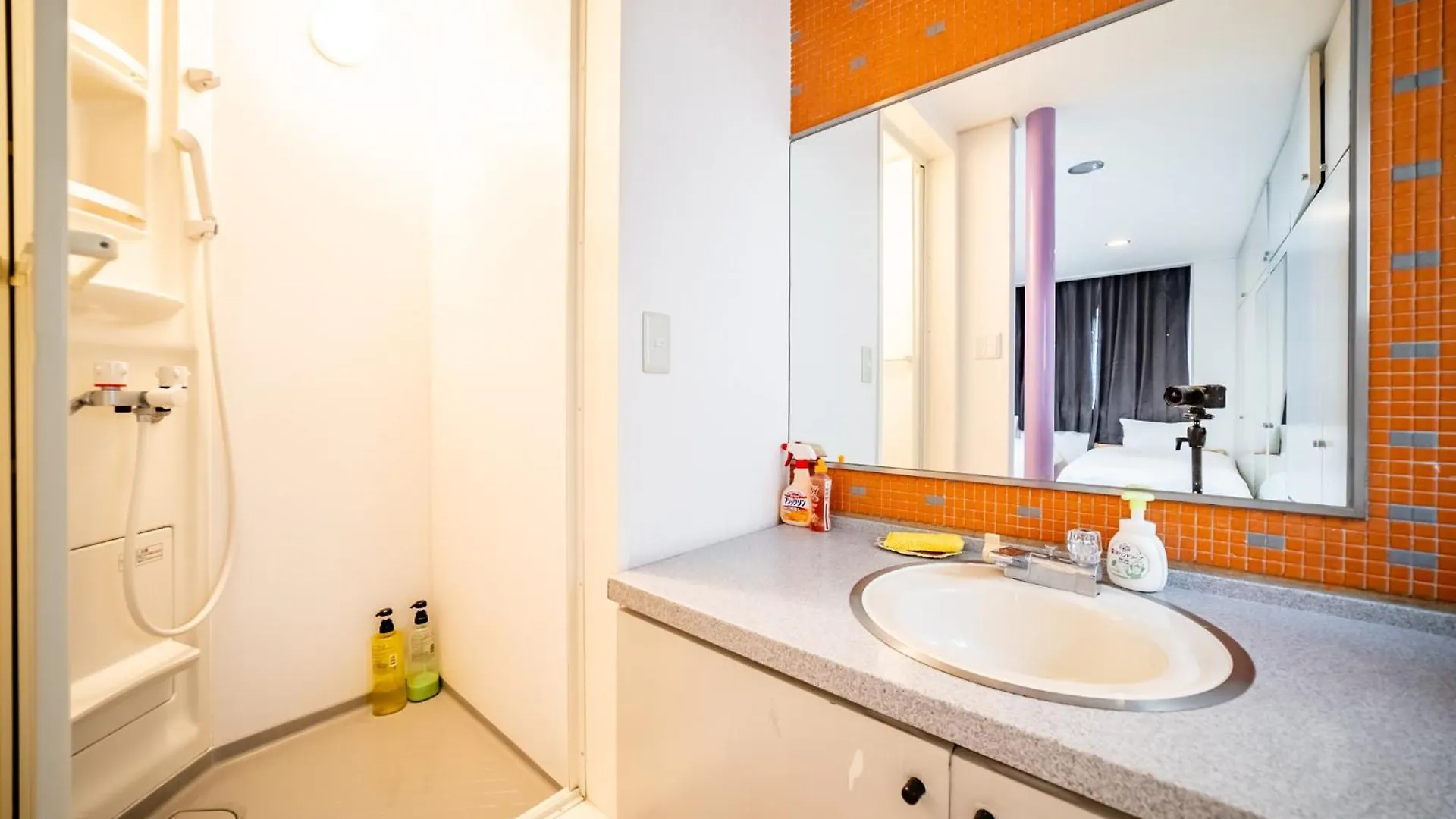 Apartament 梟の宿 岛之内1号馆 步行200M至道顿堀!徒步5分钟日本桥站! 心斋桥8分钟 黑门市场15分种徒步圈内 !中央区古风民宅220平方6间房可住20人 Osaka