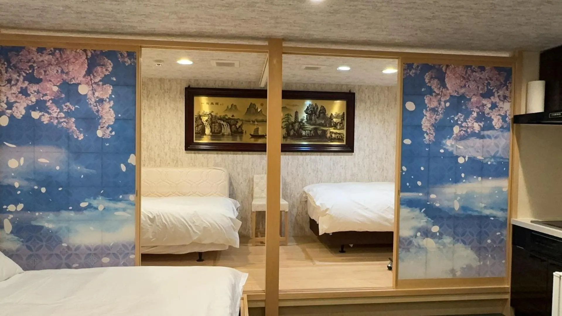 Apartament 梟の宿 岛之内1号馆 步行200M至道顿堀!徒步5分钟日本桥站! 心斋桥8分钟 黑门市场15分种徒步圈内 !中央区古风民宅220平方6间房可住20人 Osaka